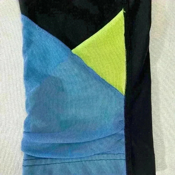 COPY - Women’s Black Dri Fit Nike Capris Leggings Size Medium - Picture 5 of 6